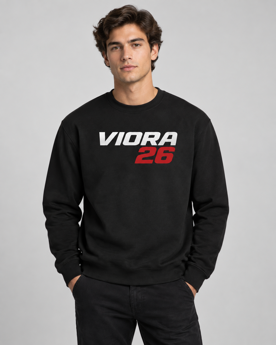 VIORA SHIFT 026 CREWNECK – modelbillede front